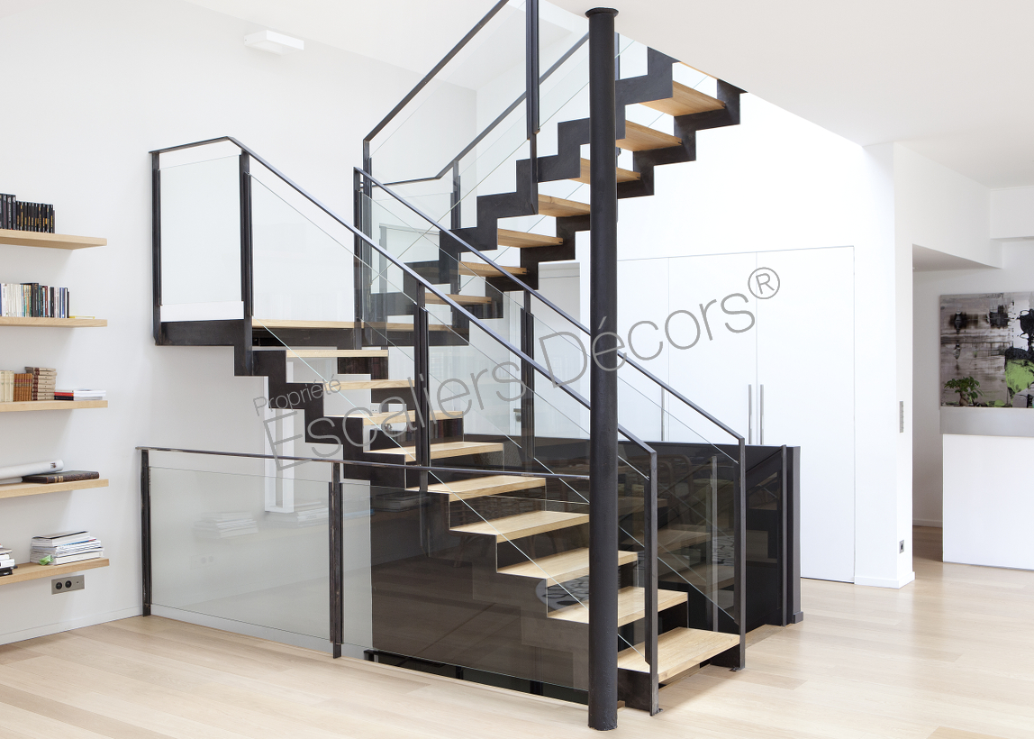Photo DT127 - ESCA'DROIT® avec Palier Intermédiaire. Escalier d'intérieur en acier, bois et verre pour un intérieur type loft. Vue 4
